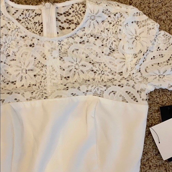 White lace fitted bell sleeve dress - Picture 2 of 2